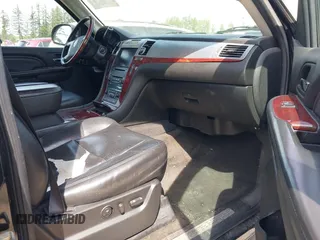 2007 Cadillac Escalade z VIN 1GYFK63847R389654, wystawiony jako IAAI lot #42137858 z przebiegiem 173 561 mil mil oraz . Historia ofert i sprzedaży dostępna na DreamBid. Obrazek 5.