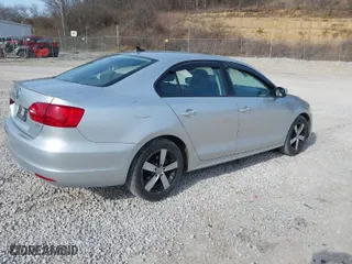 2011 Volkswagen Jetta Sedan TDI with VIN 3VWLL7AJ6BM119172, listed as a IAAI auction lot 41731512 with 130,412 mi miles. Bid and sale history available at carsss.com. Image 4.