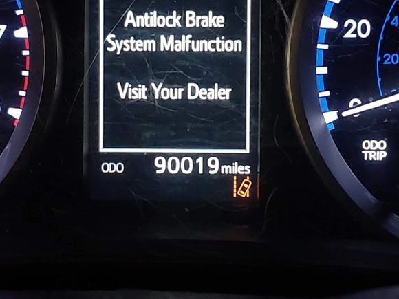 2018 Toyota Highlander LE with VIN 5TDBZRFH7JS492041, listed as a IAAI auction lot 41642278 with 90,019 mi miles and . Bid and sale history available at DreamBid. Image 16.
