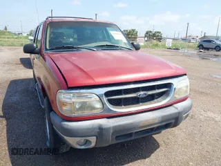 1999 Ford Explorer XLT z VIN 1FMZU34E7XZB10483, wystawiony jako IAAI lot #41889005 z przebiegiem 208 945 mil mil oraz . Historia ofert i sprzedaży dostępna na DreamBid. Obrazek 1.