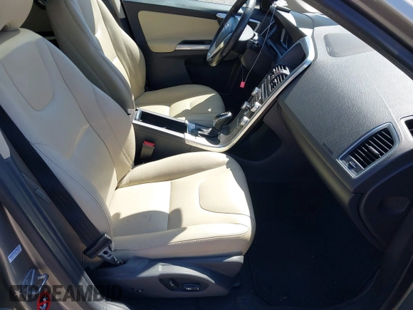2016 Volvo XC60 T6 Drive-E Platinum z VIN YV449MDMXG2867316, wystawiony jako IAAI lot #41954778 z przebiegiem 97 586 mil mil oraz . Historia ofert i sprzedaży dostępna na DreamBid. Obrazek 5.