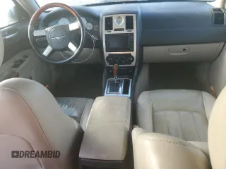 2006 Chrysler 300 C z VIN 2C3LA63H26H408619, wystawiony jako Copart lot #43429815 z przebiegiem 228 355 mil mil oraz Szkoda całkowita • Salvage title. Historia ofert i sprzedaży dostępna na DreamBid. Obrazek 8.