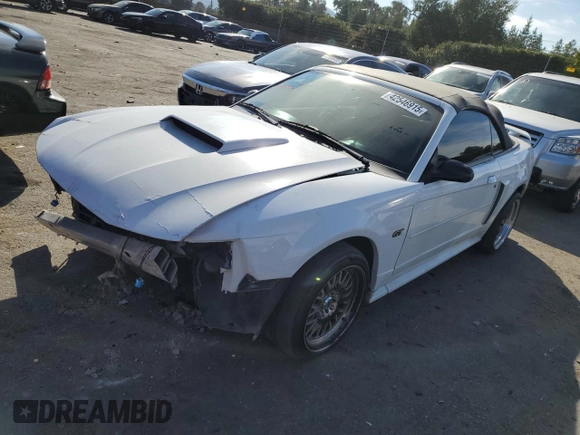 2003 Ford Mustang GT Deluxe z VIN 1FAFP45XX3F445761, wystawiony jako Copart lot #42546915 z przebiegiem 130 833 mil mil oraz Szkoda całkowita • Salvage title. Historia ofert i sprzedaży dostępna na DreamBid. Obrazek 1.