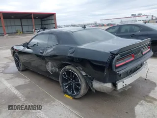 2017 Dodge Challenger SXT z VIN 2C3CDZAG5HH501706, wystawiony jako IAAI lot #41508621 z przebiegiem 93 658 mil mil oraz . Historia ofert i sprzedaży dostępna na DreamBid. Obrazek 3.