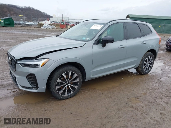 2024 Volvo XC60 Plus Dark Theme z VIN YV4L12RL3R1757157, wystawiony jako IAAI lot #41732352 z przebiegiem 11 056 mil mil oraz . Historia ofert i sprzedaży dostępna na DreamBid. Obrazek 18.