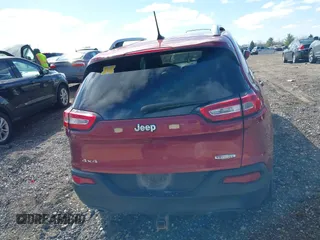 2016 Jeep Cherokee Latitude z VIN 1C4PJMCB6GW335111, wystawiony jako IAAI lot #41993373 z przebiegiem 205 449 mil mil oraz . Historia ofert i sprzedaży dostępna na DreamBid. Obrazek 16.
