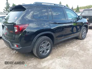 2025 Honda Passport TrailSport с VIN 5FNYF8H65SB006177, выставлен на аукционе IAAI как лот 42273695 с пробегом 1 989 миль миль и . История ставок и продаж доступна на DreamBid. Изображение 4.