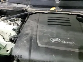 2023 Land Rover Discovery z VIN SALRT2EXXP2472519, wystawiony jako Copart lot #83755235 z przebiegiem 91 879 mil mil oraz Szkoda całkowita • Salvage title. Historia ofert i sprzedaży dostępna na DreamBid. Obrazek 16.