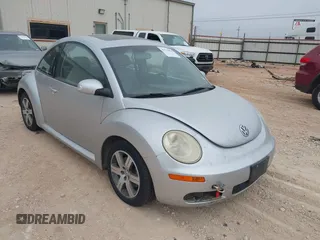 2006 Volkswagen New Beetle Coupe with VIN 3VWRW31C26M411211, listed as a IAAI auction lot 41513856 with 120,114 mi miles. Bid and sale history available at carsss.com. Image 1.