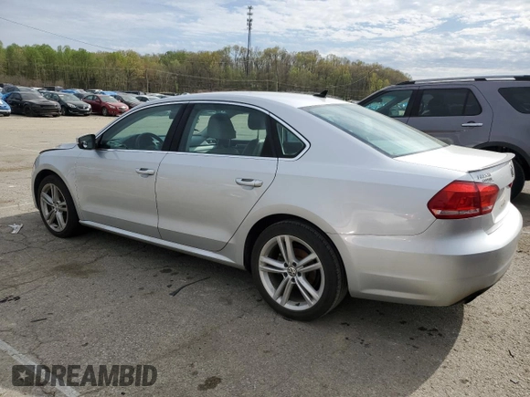 2014 Volkswagen Passat SE z VIN 1VWBT7A30EC076841, wystawiony jako Copart lot #52970685 z przebiegiem 142 628 mil mil oraz Szkoda całkowita • Salvage title. Historia ofert i sprzedaży dostępna na DreamBid. Obrazek 2.