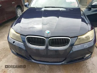 2009 BMW 3 Series 328i with VIN WBAPH77589NL82437, listed as a IAAI auction lot 42035078 with 226,583 mi miles. Bid and sale history available at carsss.com. Image 6.