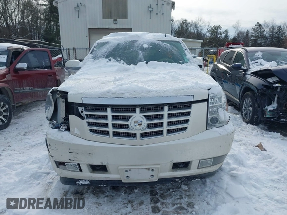 2011 Cadillac Escalade ESV Luxury z VIN 1GYS4HEF8BR334696, wystawiony jako IAAI lot #41511419 z przebiegiem 141 877 mil mil oraz . Historia ofert i sprzedaży dostępna na DreamBid. Obrazek 12.