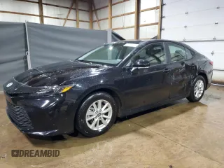 2025 Toyota Camry LE z VIN 4T1DAACK8SU133646, wystawiony jako Copart lot #61661575 z przebiegiem 4 079 mil mil oraz Czysty tytuł • Clean title. Historia ofert i sprzedaży dostępna na DreamBid. Obrazek 1.