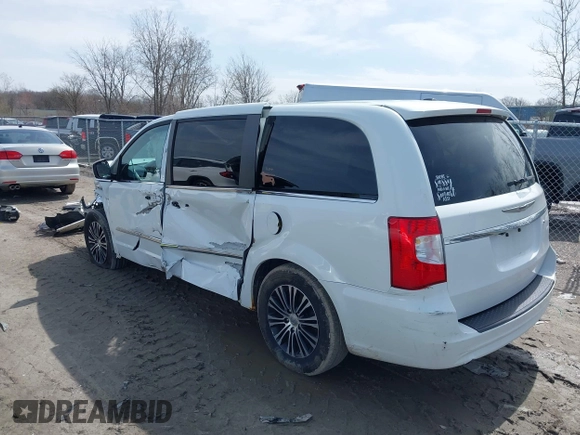 2013 Chrysler Town & Country S with VIN 2C4RC1HG6DR818396, listed as a IAAI auction lot 41922016 with 231,595 mi miles. Bid and sale history available at carsss.com. Image 3.