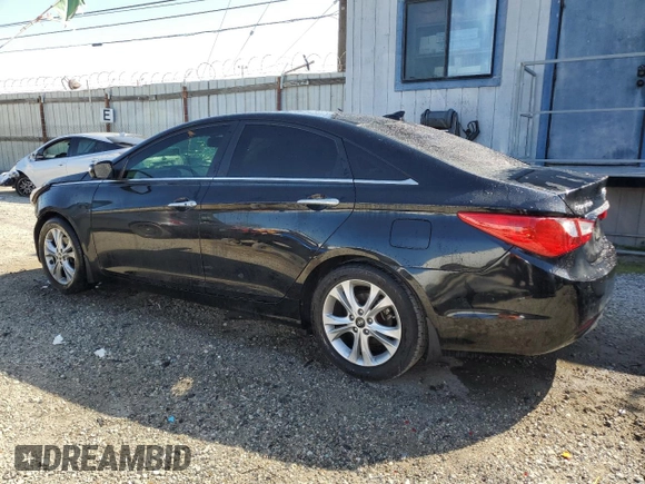2013 Hyundai Sonata SE z VIN 5NPEC4AC4DH726725, wystawiony jako Copart lot #51821295 z przebiegiem 94 092 mil mil oraz Szkoda całkowita • Salvage title. Historia ofert i sprzedaży dostępna na DreamBid. Obrazek 2.