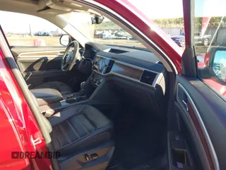 2018 Volkswagen Atlas SEL Premium with VIN 1V2NR2CAXJC532205, listed as a IAAI auction lot 41598269 with 122,975 mi miles and . Bid and sale history available at DreamBid. Image 5.