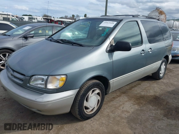 1999 Toyota Sienna LE with VIN 4T3ZF13C2XU136847, listed as a IAAI auction lot 41663608 with 178,581 mi miles. Bid and sale history available at carsss.com. Image 2.