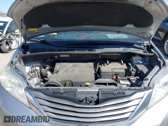 2011 Toyota Sienna XLE AAS with VIN 5TDYK3DCXBS172586, listed as a IAAI auction lot 41835992 with 203,599 mi miles. Bid and sale history available at carsss.com. Image 10.