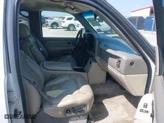 2001 Chevrolet Tahoe LT with VIN 1GNEC13T91R135247, listed as a IAAI auction lot 41930276 with 266,050 mi miles. Bid and sale history available at carsss.com. Image 5.