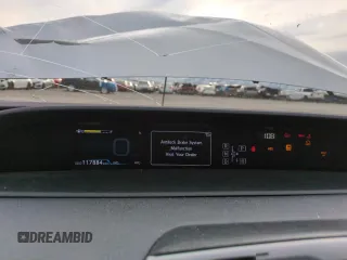 2017 Toyota Prius Two z VIN JTDKBRFUXH3579915, wystawiony jako Copart lot #49312995 z przebiegiem 117 884 mil mil oraz Szkoda całkowita • Salvage title. Historia ofert i sprzedaży dostępna na DreamBid. Obrazek 9.