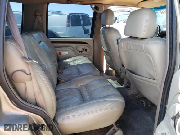 2000 Cadillac Escalade z VIN 1GYEK63R5YR187895, wystawiony jako Copart lot #72468044 z przebiegiem 189 026 mil mil oraz Czysty tytuł • Clean title. Historia ofert i sprzedaży dostępna na DreamBid. Obrazek 10.
