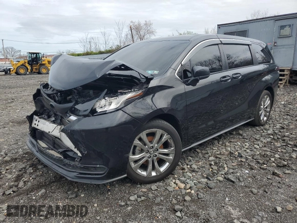 2022 Toyota Sienna LE z VIN 5TDKRKEC0NS109334, wystawiony jako Copart lot #51304205 z przebiegiem 177 758 mil mil oraz Szkoda całkowita • Salvage title. Historia ofert i sprzedaży dostępna na DreamBid. Obrazek 1.