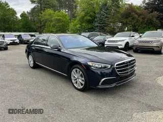 2022 Mercedes-Benz S 500 z VIN W1K6G6DB2NA068179, wystawiony jako Copart lot #59617975 z przebiegiem 43 249 mil mil oraz Tytuł czysty. Historia ofert i sprzedaży dostępna na DreamBid. Obrazek 1.