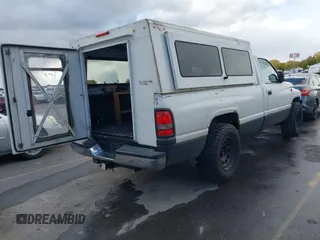 2001 Dodge 1500 z VIN 1B7HC16YX1S711028, wystawiony jako IAAI lot #40687353 z przebiegiem Nie podano mil oraz . Historia ofert i sprzedaży dostępna na DreamBid. Obrazek 4.