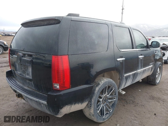 2007 Cadillac Escalade z VIN 1GYFK63837R335391, wystawiony jako IAAI lot #41841549 z przebiegiem 242 187 mil mil oraz . Historia ofert i sprzedaży dostępna na DreamBid. Obrazek 4.