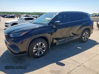 2024 Toyota Highlander LE z VIN 5TDKDRAH1RS541543, wystawiony jako Copart lot #53977675 z przebiegiem 9 871 mil mil oraz Szkoda całkowita • Salvage title. Historia ofert i sprzedaży dostępna na DreamBid. Obrazek 1.