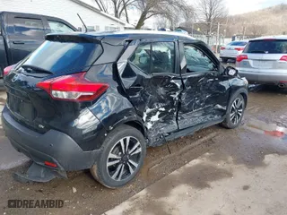 2020 Nissan Kicks SV with VIN 3N1CP5CV5LL496923, listed as a IAAI auction lot 41440962 with 89,782 mi miles. Bid and sale history available at carsss.com. Image 4.