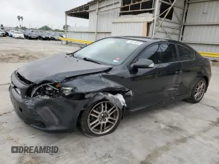 2010 Scion tC z VIN JTKDE3B73A0310961, wystawiony jako Copart lot #56014045 z przebiegiem 143 144 mil mil oraz Szkody całkowita. Historia ofert i sprzedaży dostępna na DreamBid. Obrazek 1.