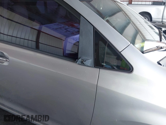 2018 Toyota Sienna XLE Auto Access Seat with VIN 5TDYZ3DC4JS904639, listed as a IAAI auction lot 41905251 with 179,989 mi miles. Bid and sale history available at carsss.com. Image 18.
