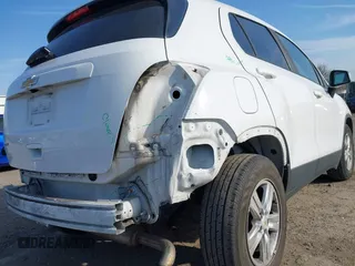 2020 Chevrolet Trax LS with VIN KL7CJKSB5LB049298, listed as a IAAI auction lot 41904732 with 46,879 mi miles. Bid and sale history available at carsss.com. Image 6.