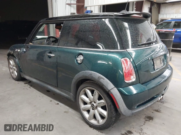 2006 MINI Hardtop S z VIN WMWRE33536TJ40341, wystawiony jako IAAI lot #42637418 z przebiegiem 93 338 mil mil oraz . Historia ofert i sprzedaży dostępna na DreamBid. Obrazek 3.