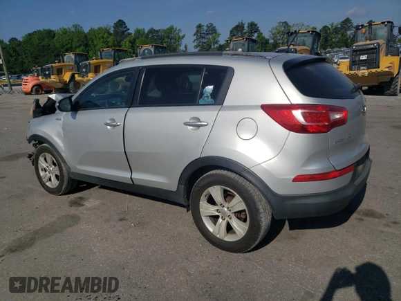 2011 Kia Sportage LX z VIN KNDPBCA2XB7102202, wystawiony jako Copart lot #55606785 z przebiegiem 84 311 mil mil oraz Szkoda całkowita • Salvage title. Historia ofert i sprzedaży dostępna na DreamBid. Obrazek 2.