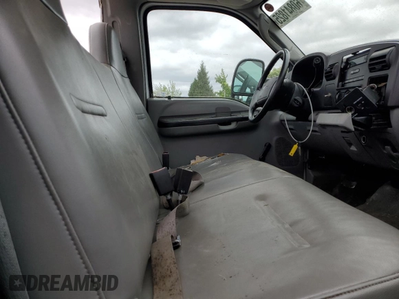 2005 Ford F-250 XL with VIN 1FTNF20595EB89821, listed as a Copart auction lot 60841825 with 133,523 mi miles and Salvage title. Bid and sale history available at DreamBid. Image 10.