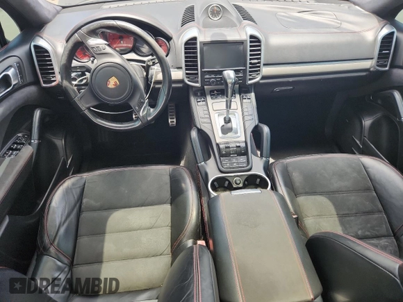2014 Porsche Cayenne GTS z VIN WP1AD2A28ELA74131, wystawiony jako Copart lot #60239115 z przebiegiem Nie podano mil oraz Czysty tytuł • Clean title. Historia ofert i sprzedaży dostępna na DreamBid. Obrazek 8.