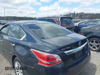 2013 Nissan Altima 2.5 S with VIN 1N4AL3AP4DC913024, listed as a IAAI auction lot 42045465 with 172,990 mi miles and . Bid and sale history available at carsss.com. Image 3.
