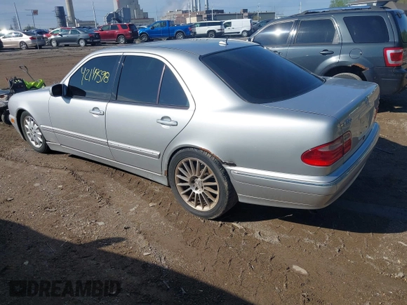 2001 Mercedes-Benz E-Class with VIN WDBJF65J61B373135, listed as a IAAI auction lot 42149598 with 123,314 mi miles. Bid and sale history available at carsss.com. Image 3.