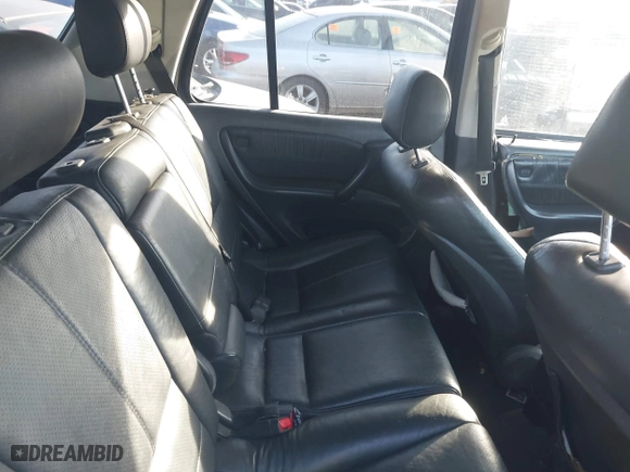 2001 Mercedes-Benz M-Class with VIN 4JGAB54E51A282080, listed as a IAAI auction lot 41437518 with 257,702 mi miles. Bid and sale history available at carsss.com. Image 8.