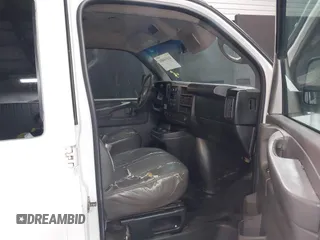 2012 Chevrolet Express Passenger LS z VIN 1GAWGPFGXC1114016, wystawiony jako IAAI lot #41514481 z przebiegiem 294 040 mil mil oraz . Historia ofert i sprzedaży dostępna na DreamBid. Obrazek 5.