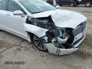 2019 Lincoln MKZ Hybrid Reserve II z VIN 3LN6L5MU1KR631351, wystawiony jako IAAI lot #41522333 z przebiegiem 82 839 mil mil oraz . Historia ofert i sprzedaży dostępna na DreamBid. Obrazek 6.