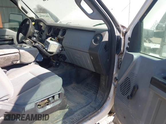 2011 Ford F-250 XL z VIN 1FT7X2B69BEA80380, wystawiony jako IAAI lot #40670990 z przebiegiem 328 503 mil mil oraz . Historia ofert i sprzedaży dostępna na DreamBid. Obrazek 5.