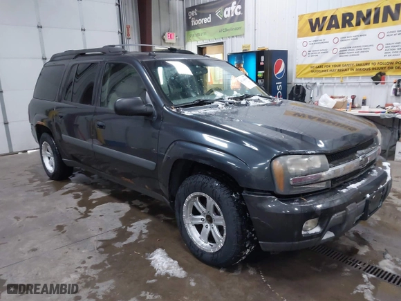 2005 Chevrolet TrailBlazer LS with VIN 1GNET16S356162017, listed as a IAAI auction lot 41148035 with 210,125 mi miles. Bid and sale history available at carsss.com. Image 1.