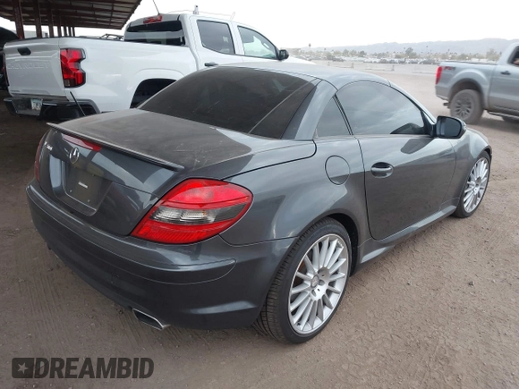 2011 Mercedes-Benz SLK 300 z VIN WDBWK5EA7BF236839, wystawiony jako IAAI lot #41739236 z przebiegiem 93 326 mil mil oraz . Historia ofert i sprzedaży dostępna na DreamBid. Obrazek 4.