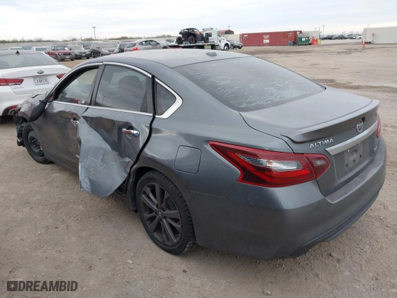 2018 Nissan Altima 2.5 SV with VIN 1N4AL3AP9JC256152, listed as a IAAI auction lot 41359670 with 136,686 mi miles. Bid and sale history available at carsss.com. Image 3.