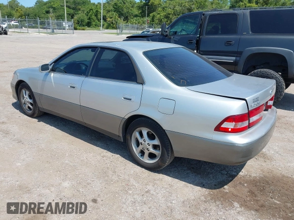 2001 Lexus ES 300 with VIN JT8BF28GX10307910, listed as a IAAI auction lot 42326385 with 157,130 mi miles and . Bid and sale history available at DreamBid. Image 3.