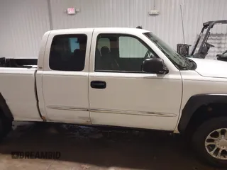 2004 GMC Sierra 1500 SLT with VIN 1GTEK19T34E320179, listed as a IAAI auction lot 41601727 with 303,523 mi miles. Bid and sale history available at carsss.com. Image 14.