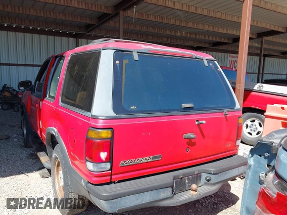 1996 Ford Explorer z VIN 1FMCU24X3TUA68712, wystawiony jako IAAI lot #41976840 z przebiegiem 274 887 mil mil oraz . Historia ofert i sprzedaży dostępna na DreamBid. Obrazek 16.